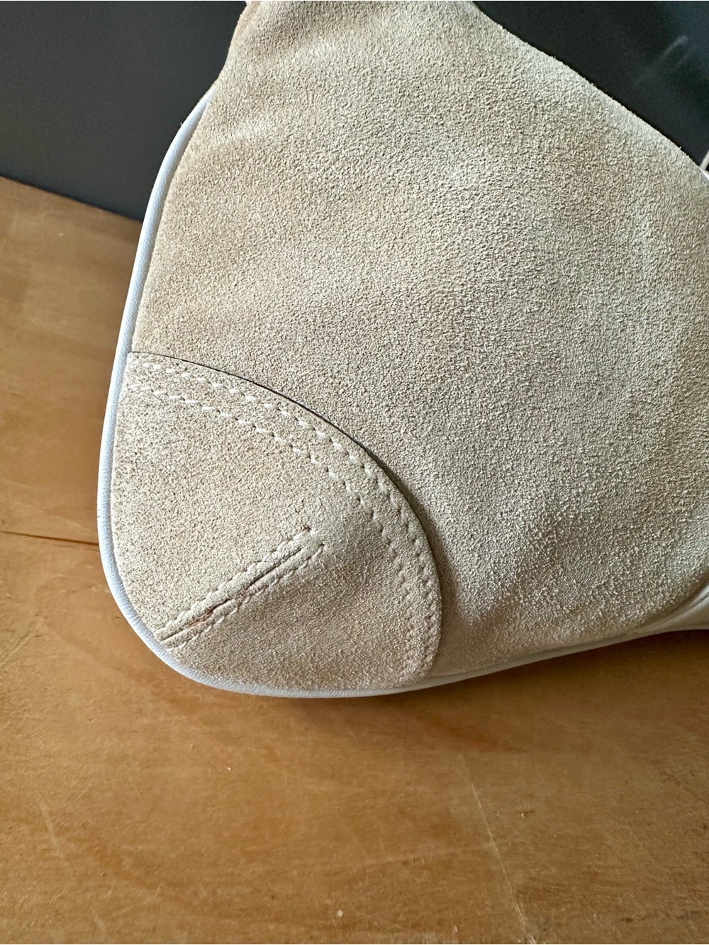 Vintage COACH Y2K Vintage Hamptons Small Shoulder Hobo Suede Bag 8929 Tan - Picture 3 of 9